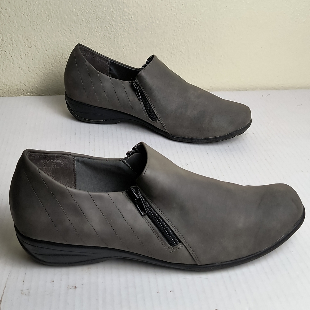 Gray Clogs with Slip-On Design and Soft Material Size 9.5